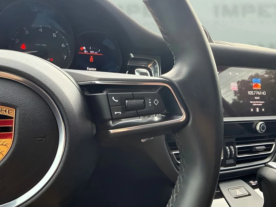 2022 Porsche Macan - Image 19 of 31