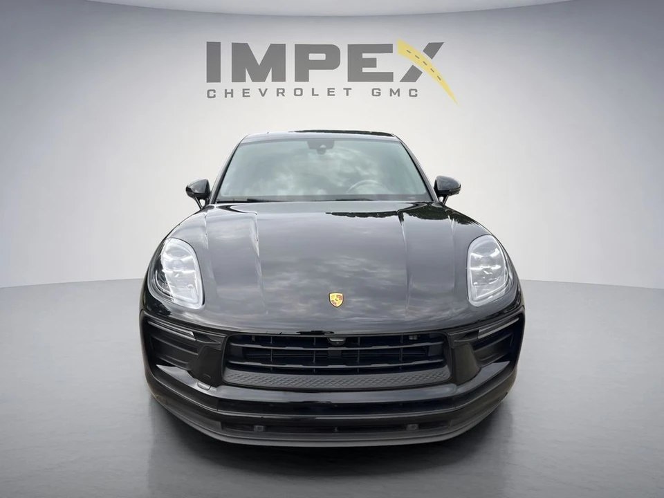 2022 Porsche Macan - Image 9 of 31