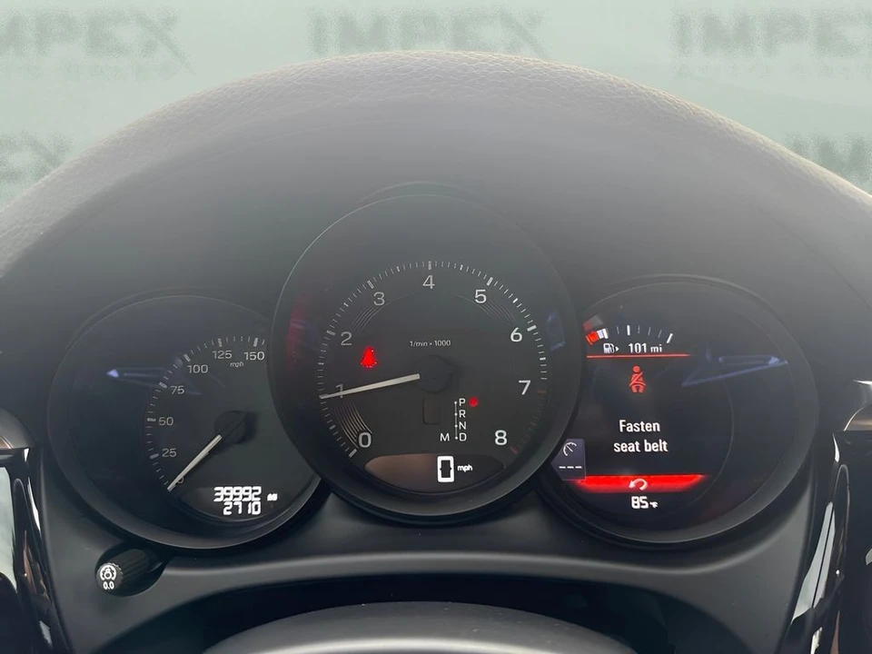 2022 Porsche Macan - Image 27 of 31