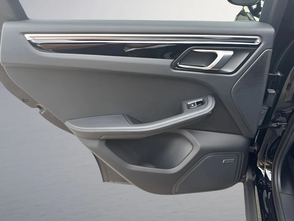 2022 Porsche Macan - Image 31 of 31