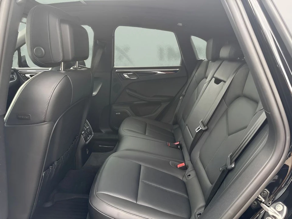 2022 Porsche Macan - Image 14 of 31