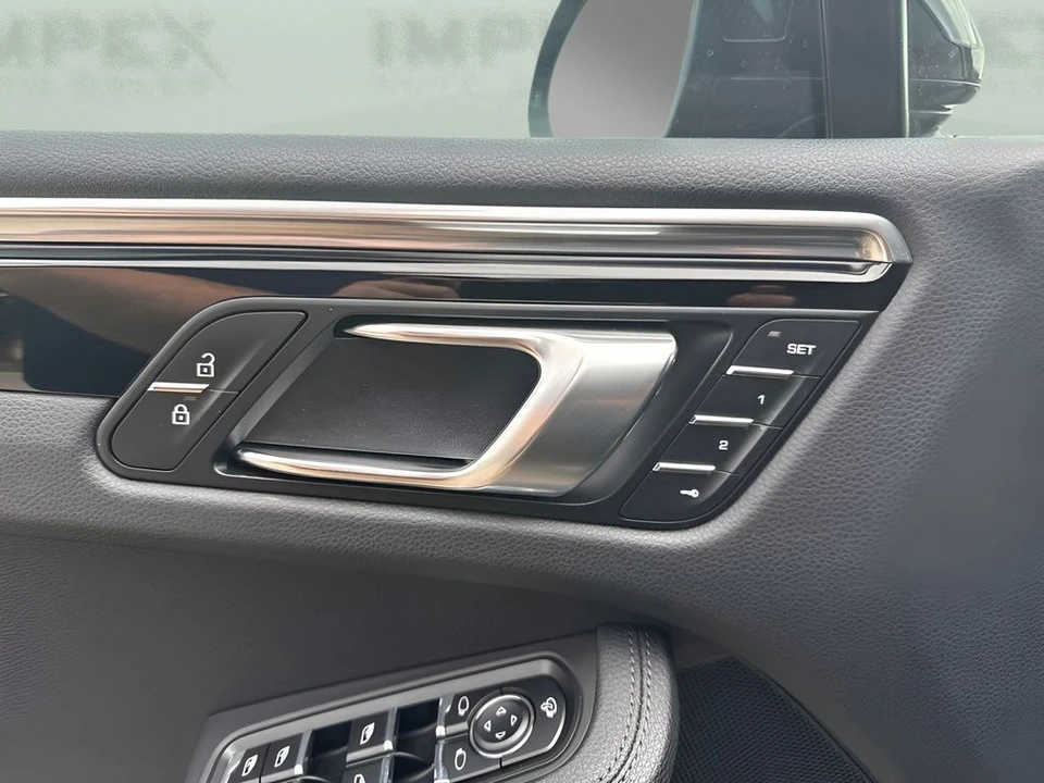 2022 Porsche Macan - Image 12 of 31