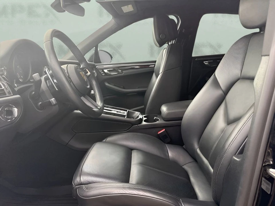 2022 Porsche Macan - Image 10 of 31