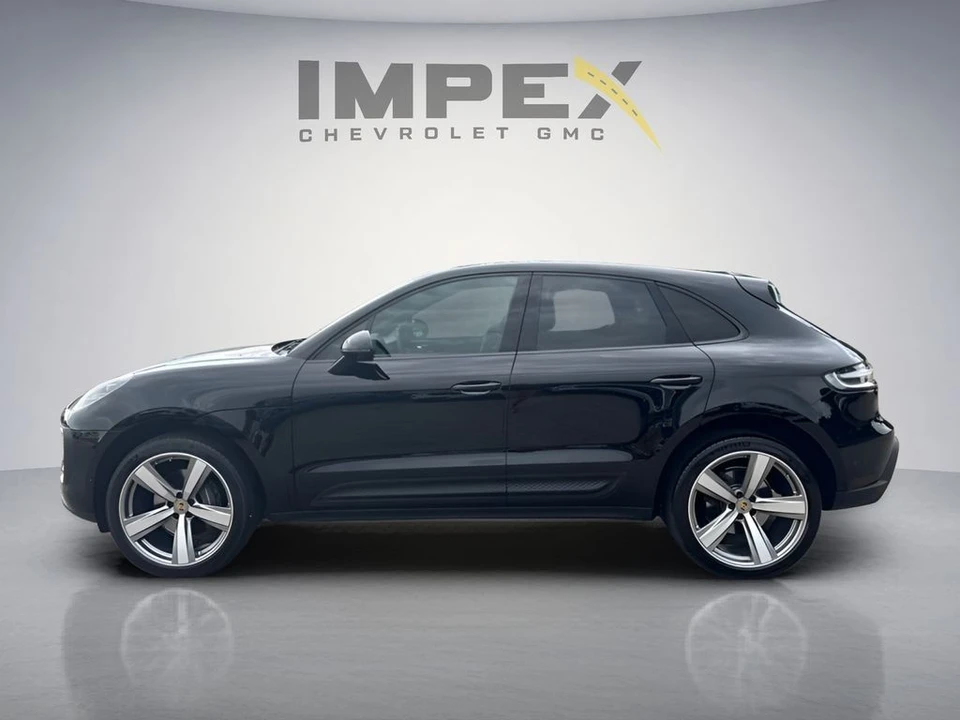 2022 Porsche Macan - Image 2 of 31