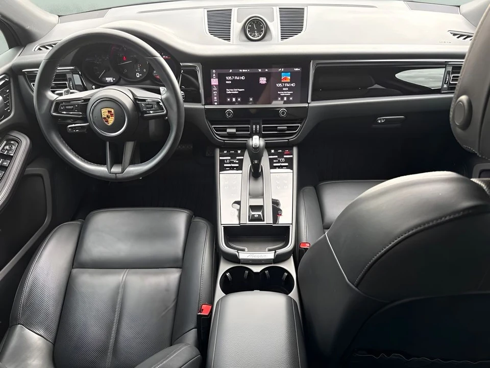 2022 Porsche Macan - Image 16 of 31