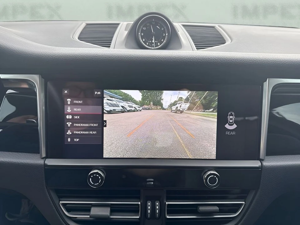 2022 Porsche Macan - Image 22 of 31