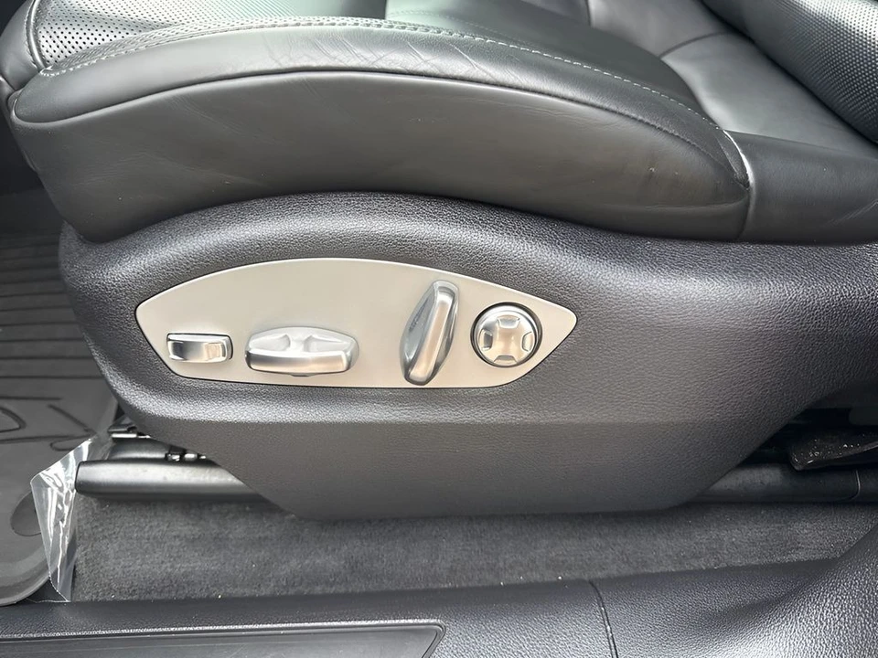 2022 Porsche Macan - Image 11 of 31