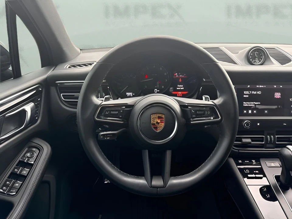 2022 Porsche Macan - Image 17 of 31
