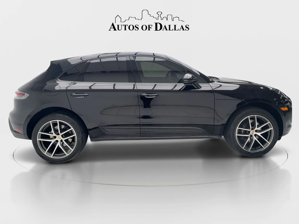 2022 Porsche Macan - Image 11 of 31