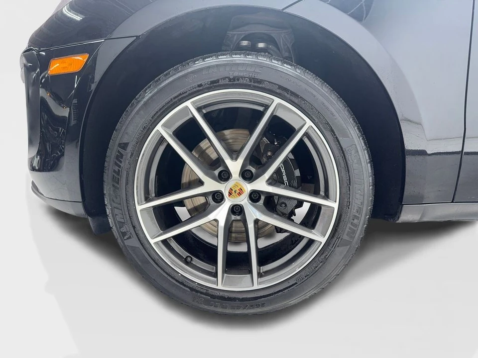 2022 Porsche Macan - Image 13 of 31
