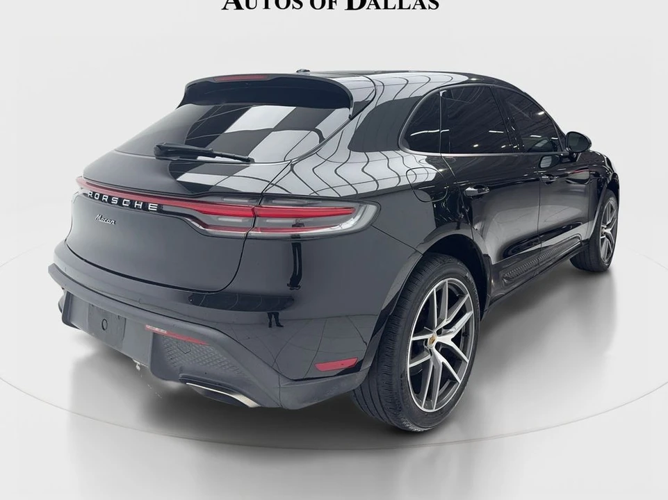 2022 Porsche Macan - Image 10 of 31