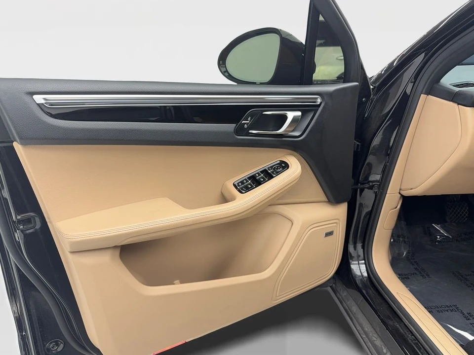 2022 Porsche Macan - Image 21 of 31