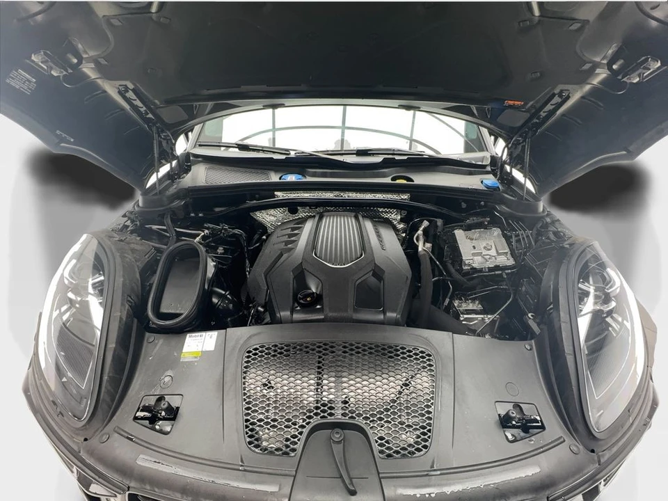 2022 Porsche Macan - Image 12 of 31
