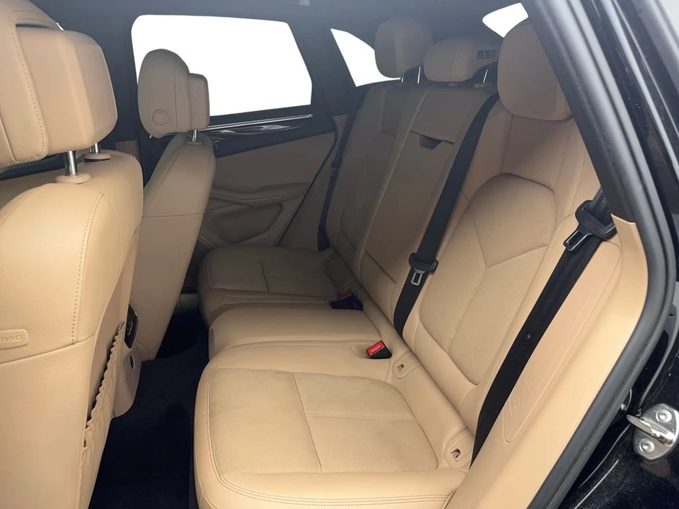2022 Porsche Macan - Image 24 of 31