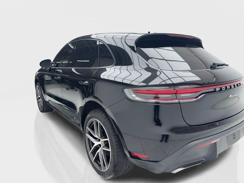 2022 Porsche Macan - Image 7 of 31