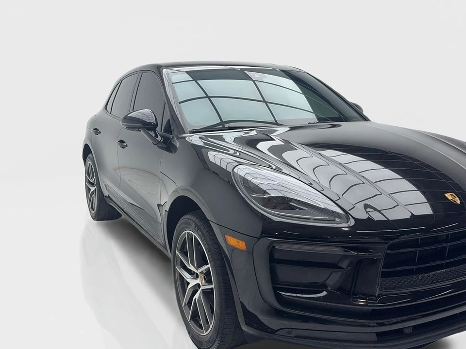 2022 Porsche Macan - Image 2 of 31