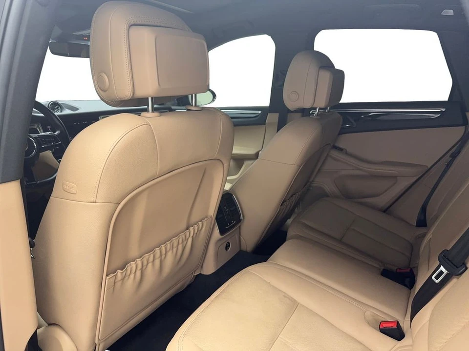 2022 Porsche Macan - Image 25 of 31