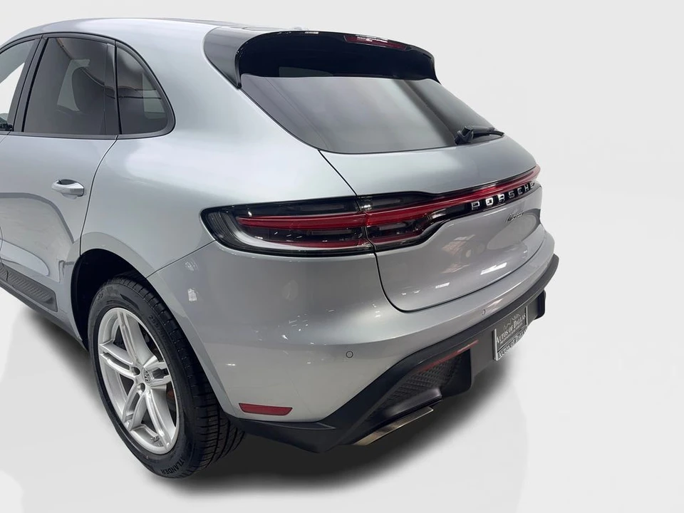 2022 Porsche Macan - Image 19 of 21