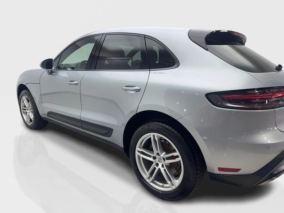 2022 Porsche Macan - Image 14 of 21