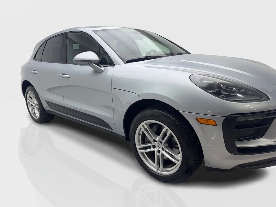 2022 Porsche Macan - Image 12 of 21