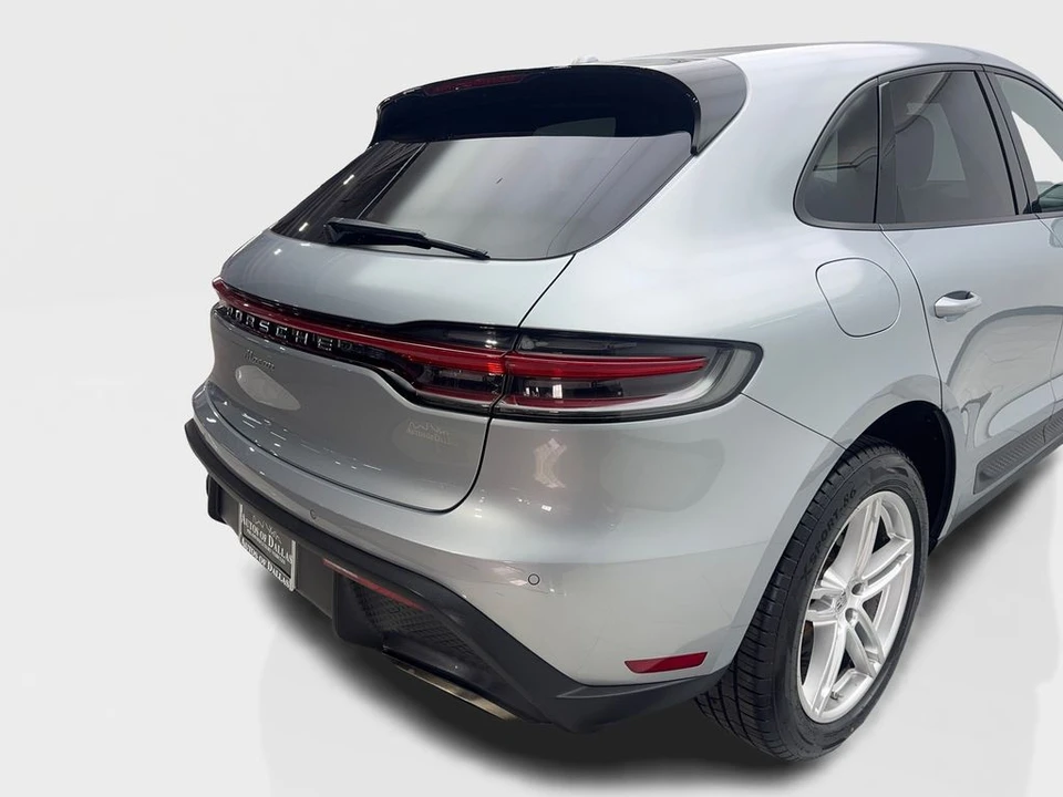 2022 Porsche Macan - Image 18 of 21