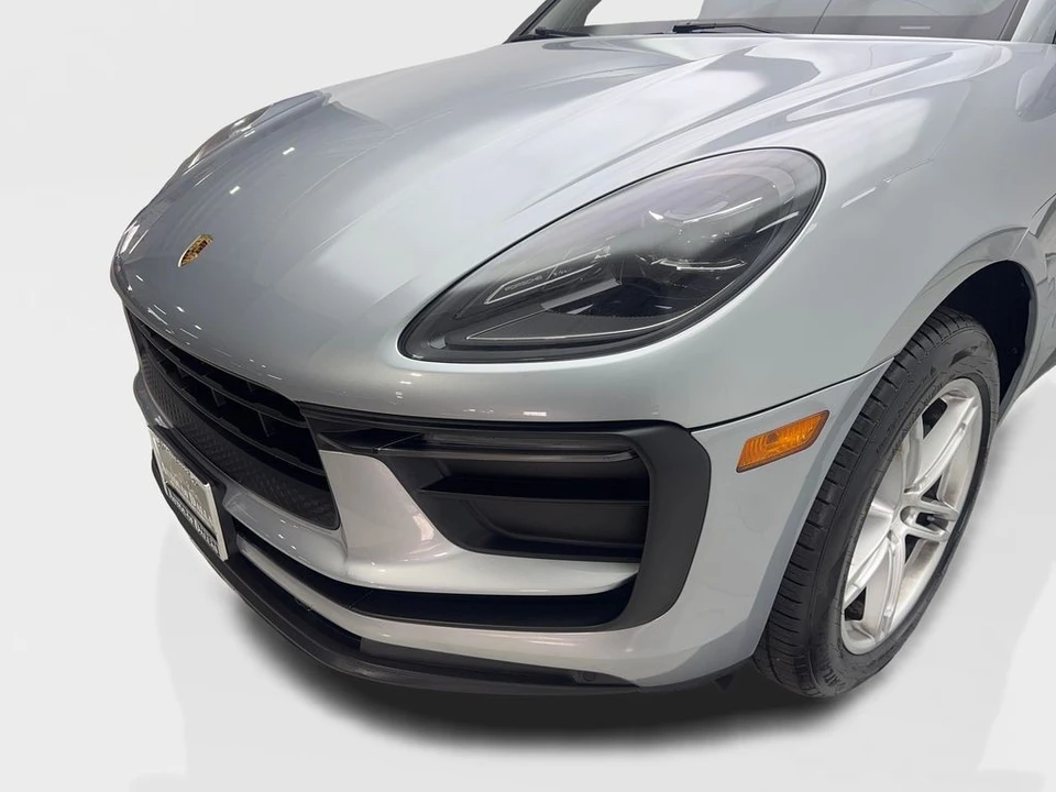 2022 Porsche Macan - Image 16 of 21