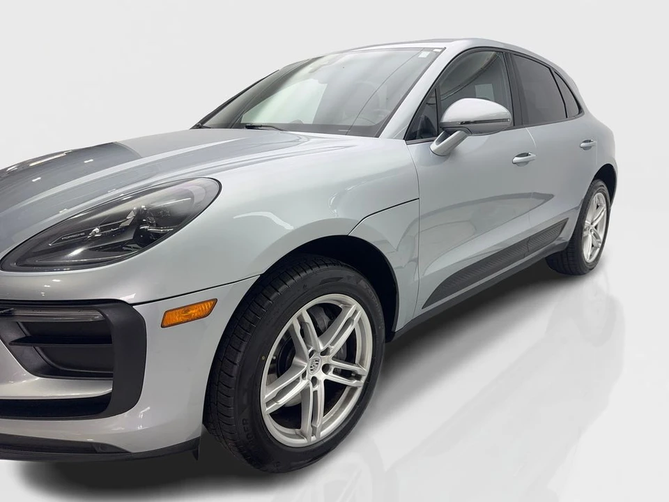 2022 Porsche Macan - Image 11 of 21