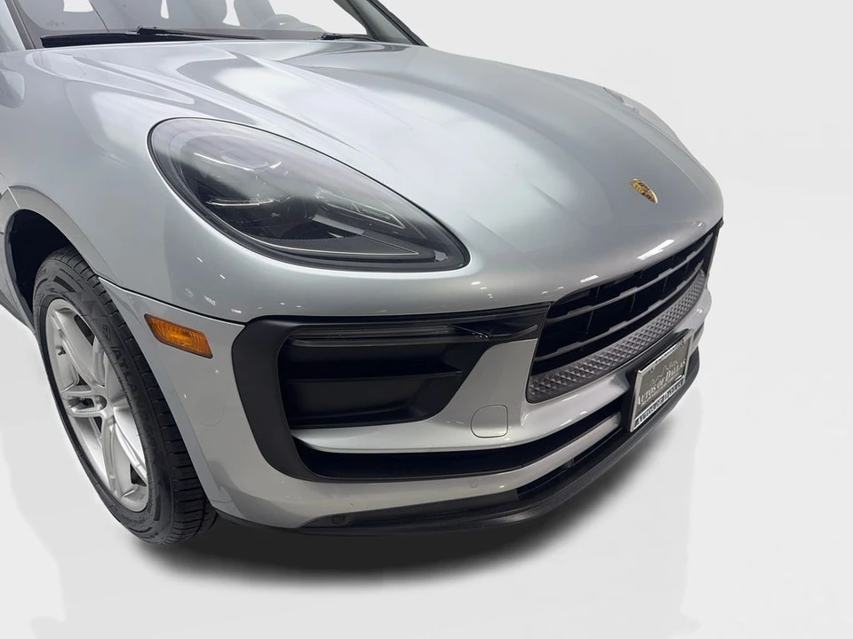 2022 Porsche Macan - Image 17 of 21