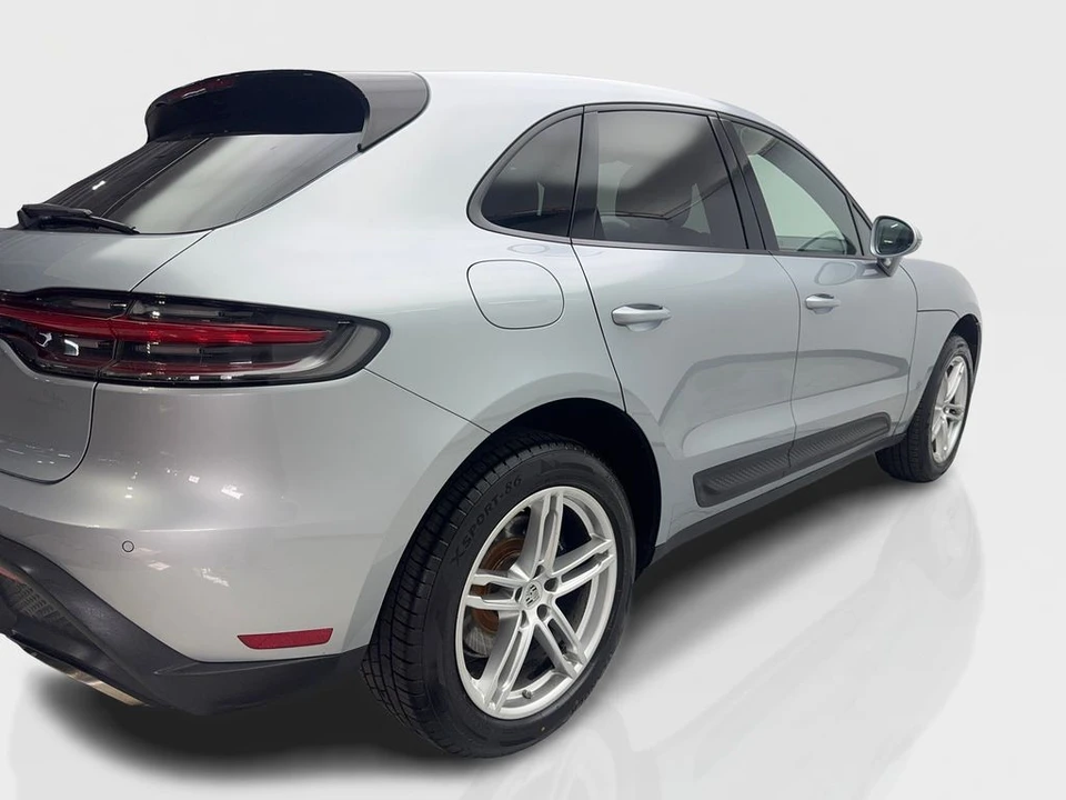 2022 Porsche Macan - Image 13 of 21