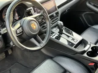 2022 Porsche Macan - Image 4 of 4