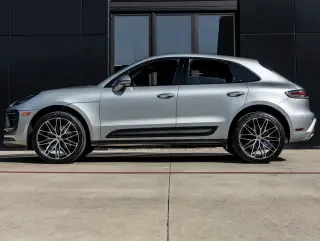 2022 Porsche Macan - Image 2 of 4