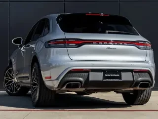 2022 Porsche Macan - Image 3 of 4