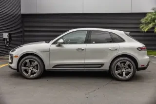 2022 Porsche Macan - Image 2 of 4
