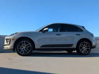 2022 Porsche Macan - Image 2 of 4