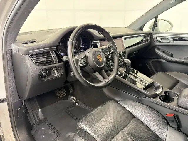 2022 Porsche Macan - Image 4 of 4