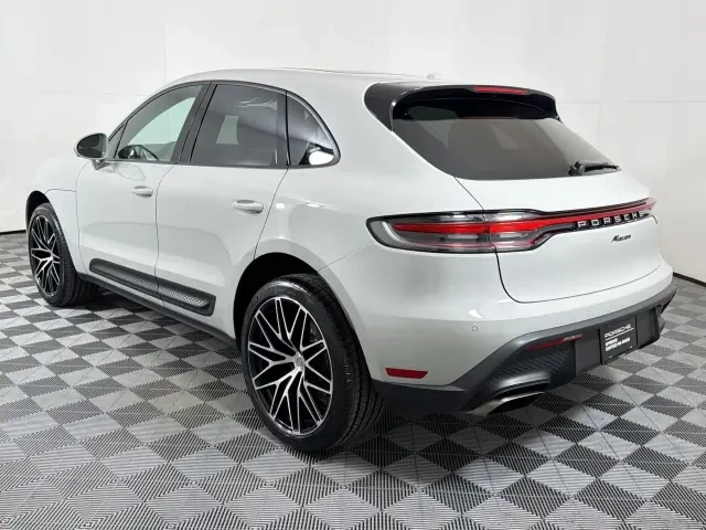 2022 Porsche Macan - Image 3 of 4