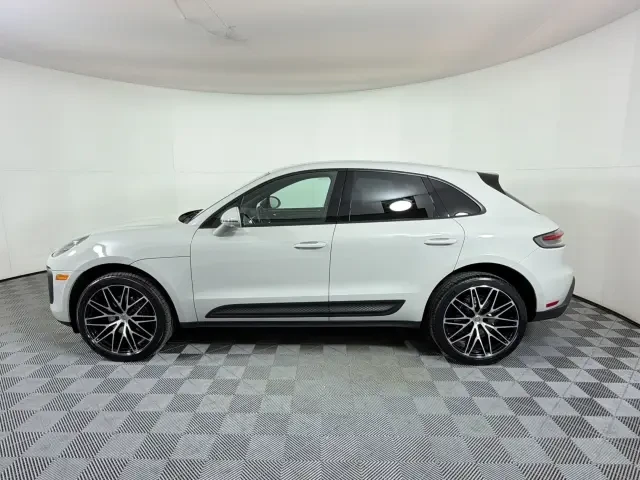 2022 Porsche Macan - Image 2 of 4