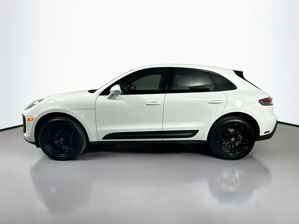 2022 Porsche Macan - Image 2 of 10