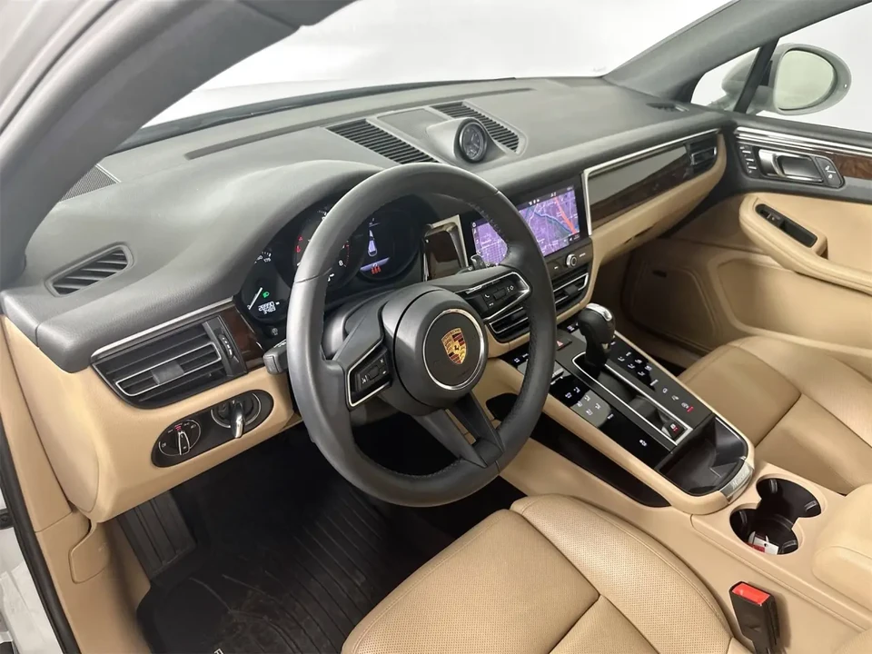 2022 Porsche Macan - Image 4 of 10