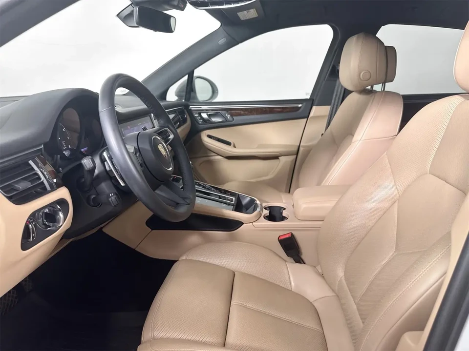 2022 Porsche Macan - Image 5 of 10