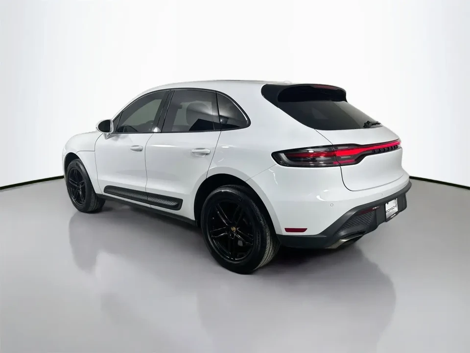 2022 Porsche Macan - Image 3 of 10