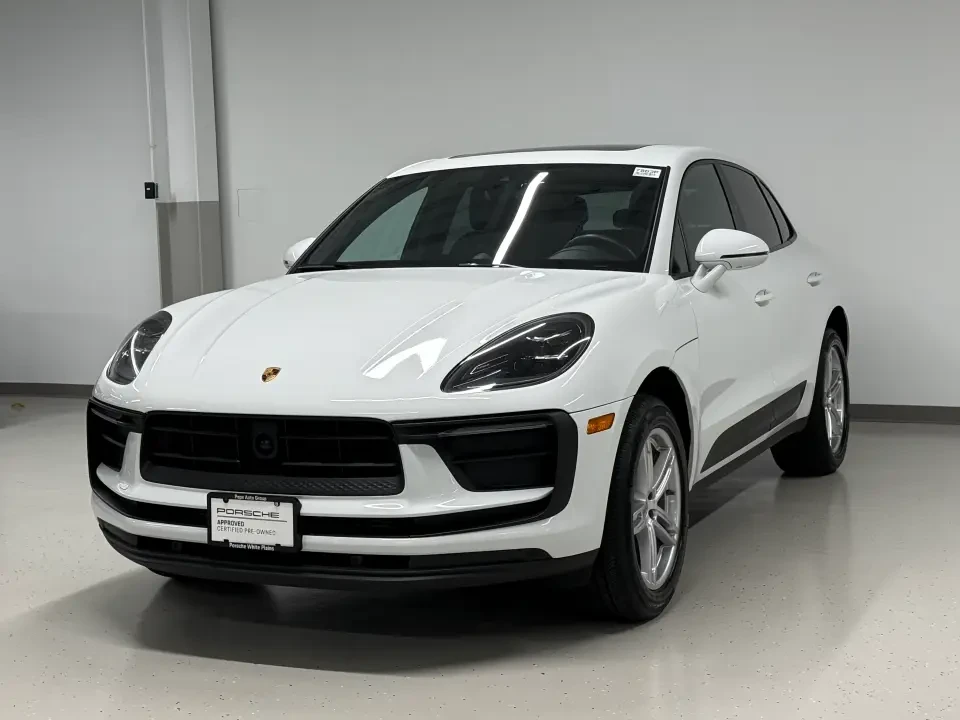 2022 Porsche Macan - Image 9 of 11
