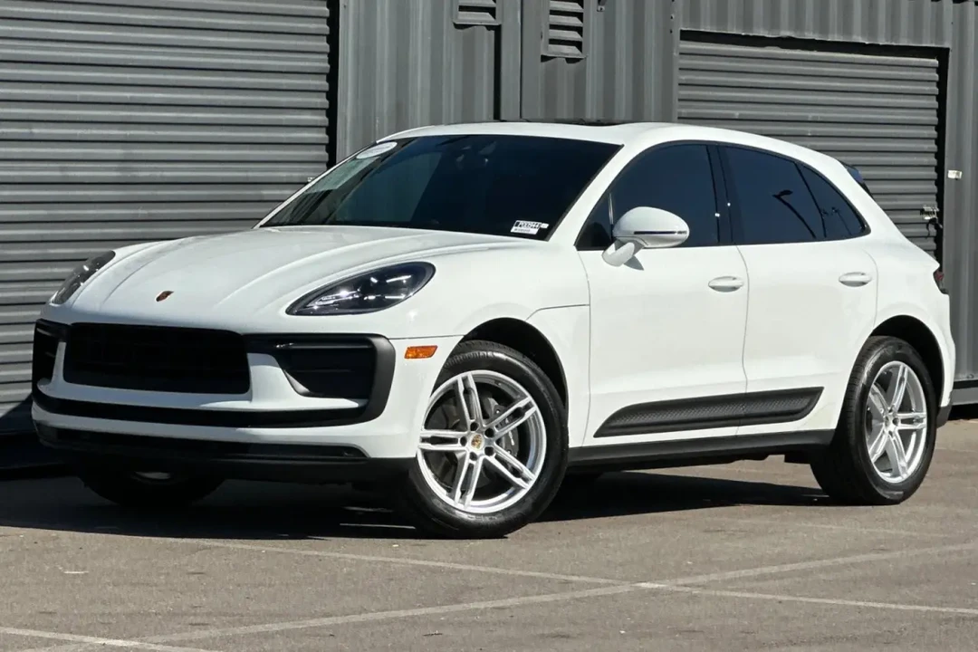2022 Porsche Macan - Image 2 of 8