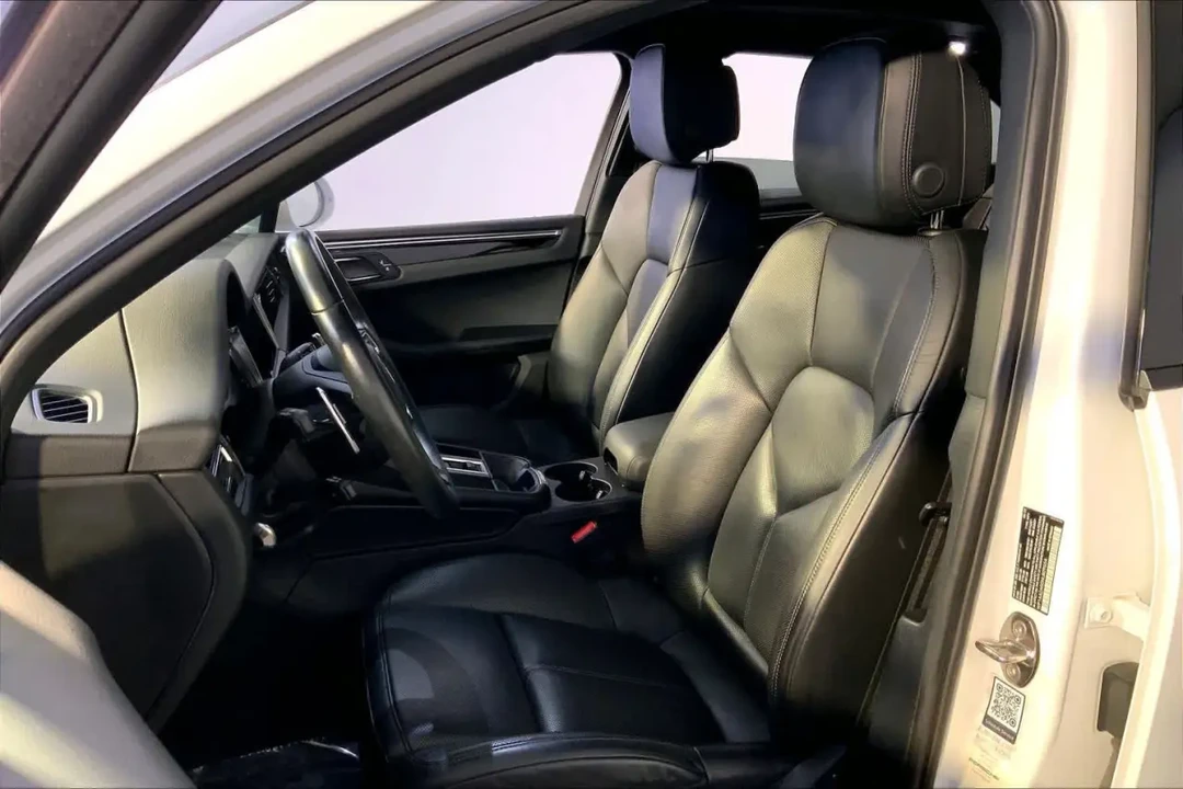 2022 Porsche Macan - Image 5 of 8