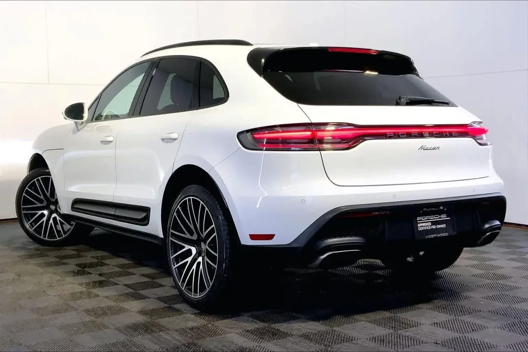 2022 Porsche Macan - Image 3 of 8