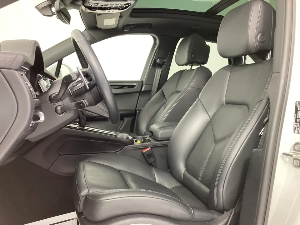 2022 Porsche Macan - Image 5 of 8