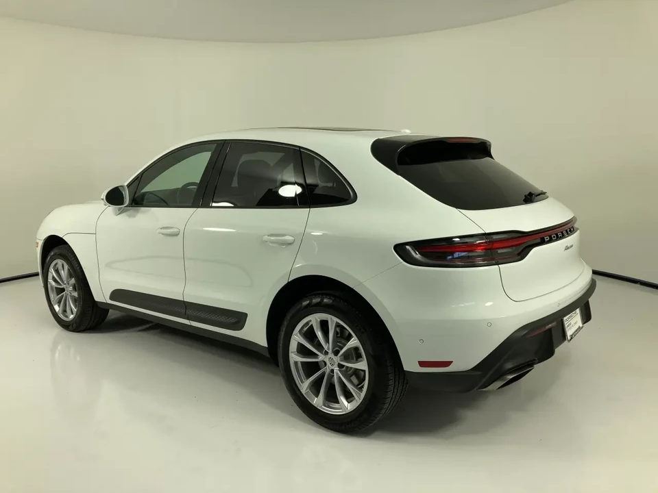 2022 Porsche Macan - Image 3 of 8