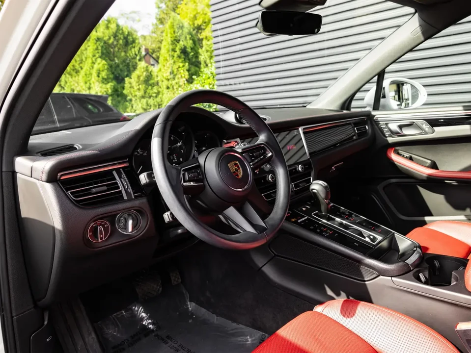 2022 Porsche Macan - Image 4 of 6