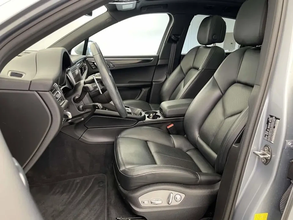 2022 Porsche Macan - Image 6 of 8