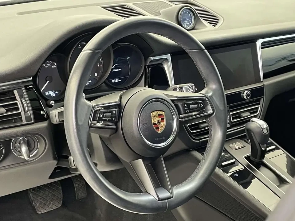 2022 Porsche Macan - Image 5 of 8